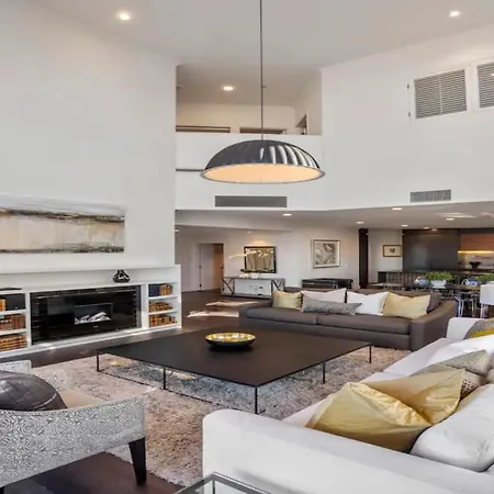 Penthouse Sophistication On Queen Street